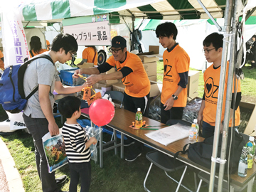 イベントブースでのボランティア活動