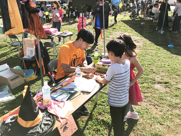 イベントブースでのボランティア活動